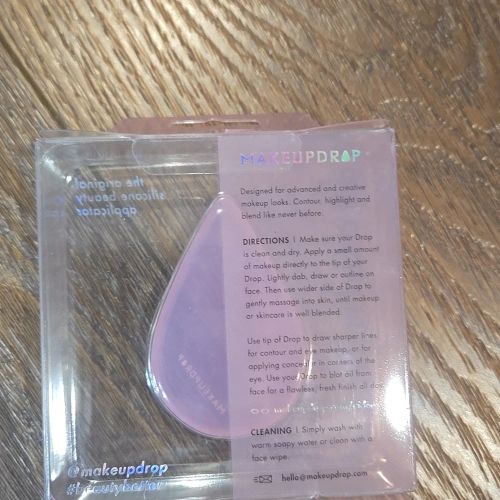 NWT TWO MAKEUPDROP MATTE SILICONE APPLICATOR.  #7890